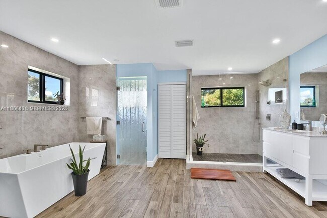 Building Photo - 5425 SW 190th Ave