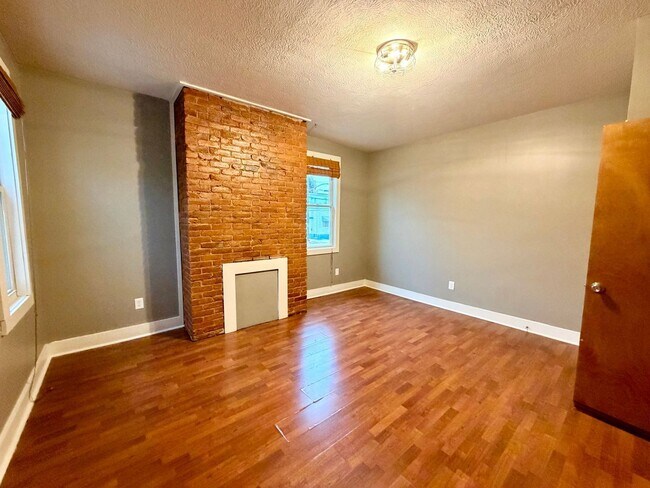 Building Photo - 3947 Mintwood St