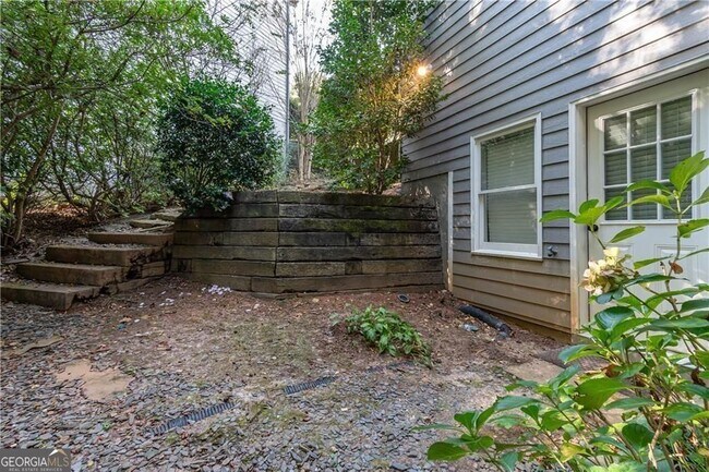 Building Photo - 651 Briarleigh Way