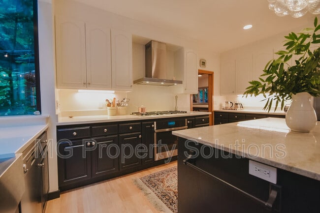 Building Photo - 7079 Lucas Valley Rd