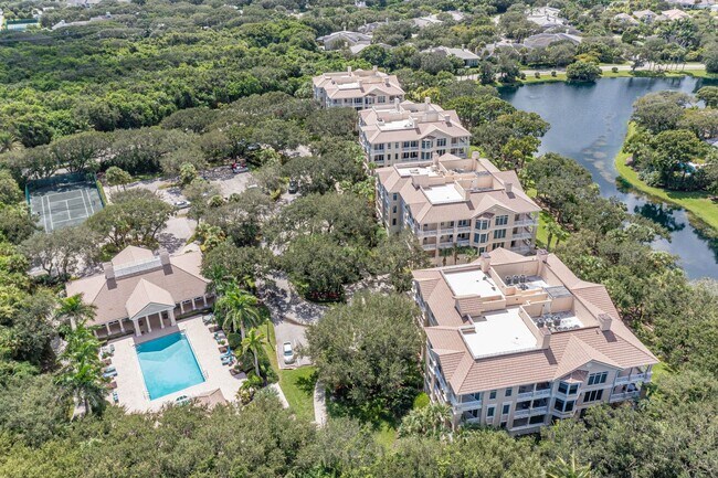 Building Photo - 801 N Swim Club Dr