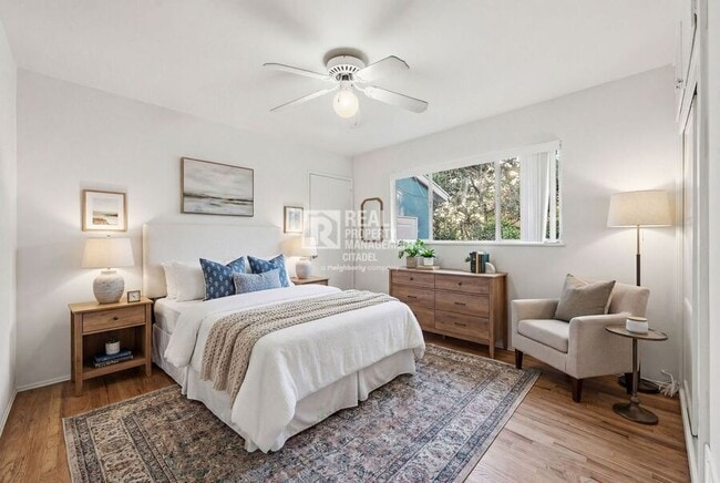 Building Photo - 726 primrose-