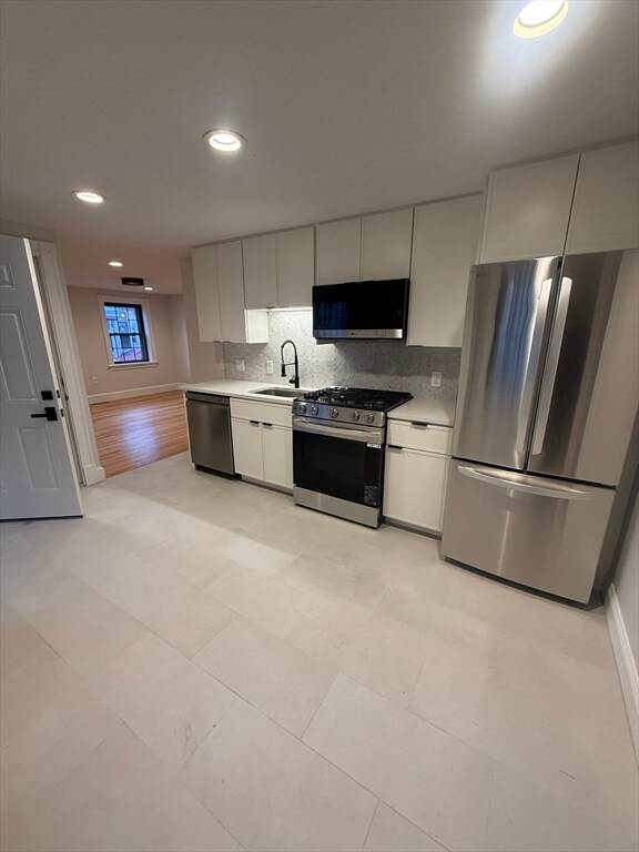 Building Photo - 250 W Fifth St