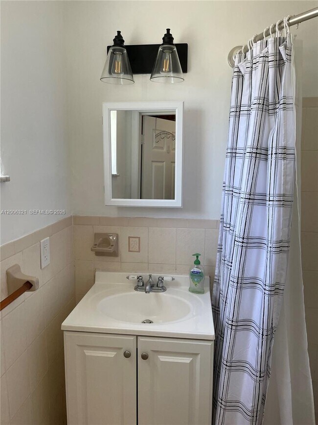 Building Photo - 5800 SW 61st St