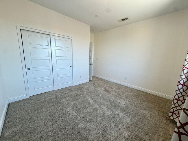 Building Photo - Spacious Next-Gen Lennar Home for Rent in the Clovis Unified School District
