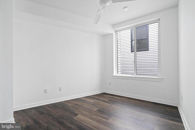 Building Photo - 4217 Chestnut St