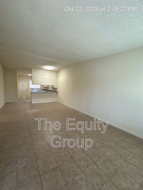 Building Photo - 1140 W Tulare Ave