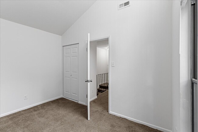 Building Photo - 703 Camelback Ct