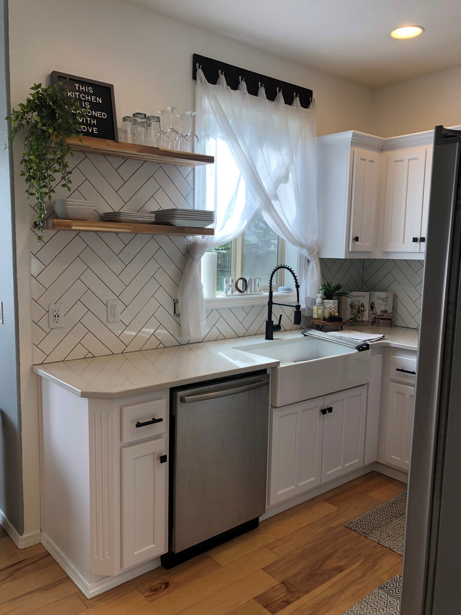 Building Photo - 7396 Pineview St NE