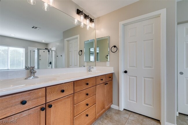 Building Photo - 25 Precipice Ct