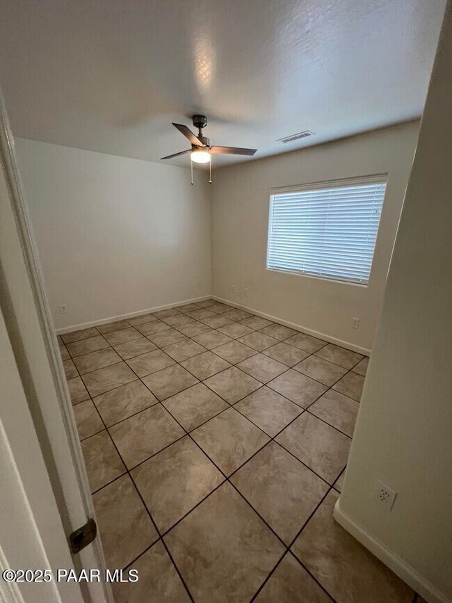 Building Photo - 9545 E Magma Dr