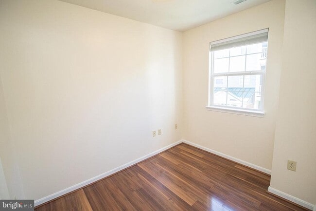 Building Photo - 45522 Westmeath Way