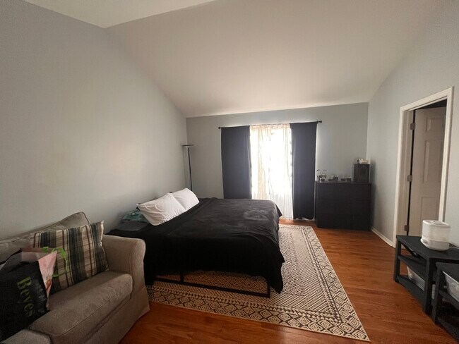 Building Photo - 610 Lakeridge Ct