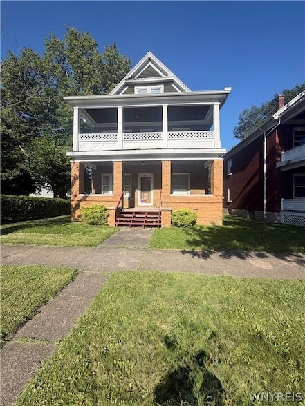 Building Photo - 455 24th St