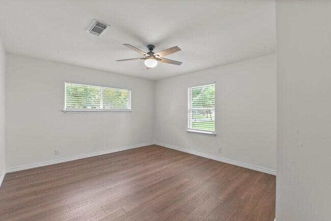 Building Photo - 5011 Redstart St