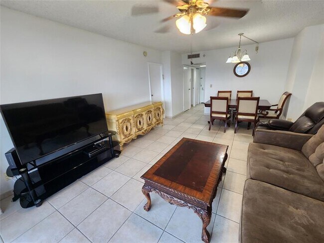 Building Photo - 20379 W Country Club Dr