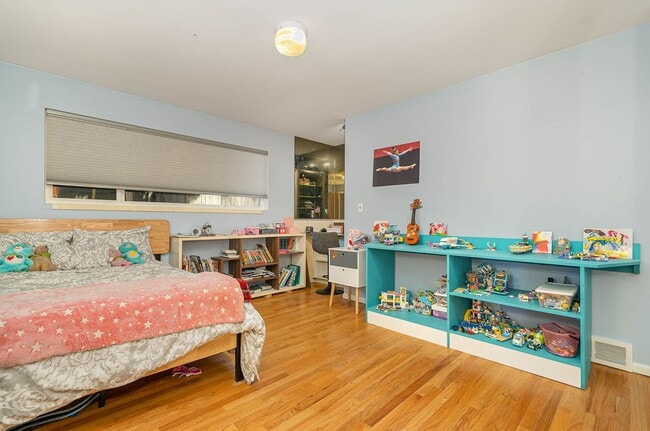 Building Photo - 3Bd/2.75Ba Seattle House