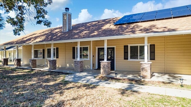 Building Photo - Stallion Springs Home!