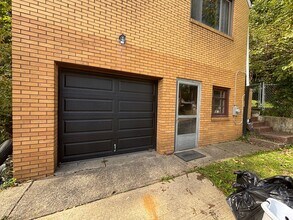 Building Photo - 998 Chartiers Ave