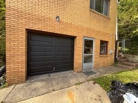 Building Photo - 998 Chartiers Ave