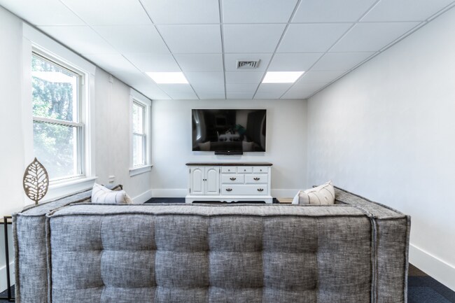 Building Photo - 101 N Rose St