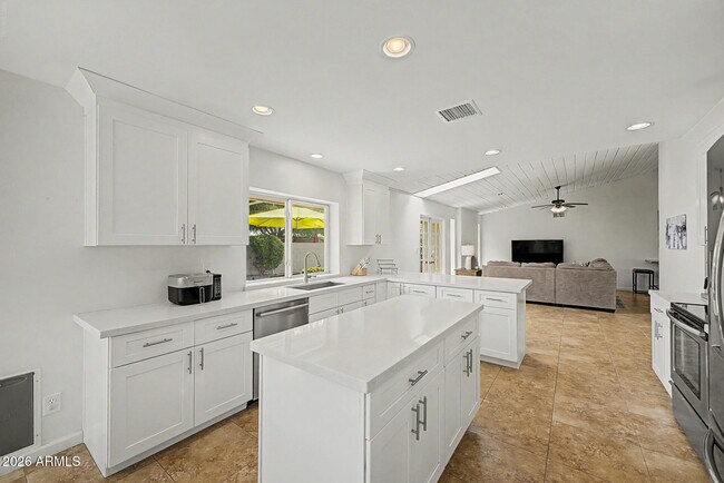 Building Photo - 2445 S Catarina