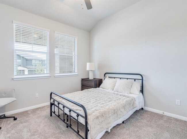 Building Photo - 261 Cathedral Mountain Dr