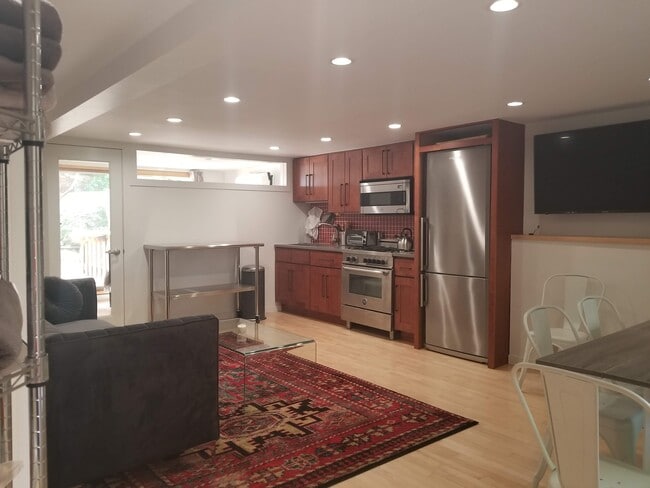 living/dining - 206 11th St