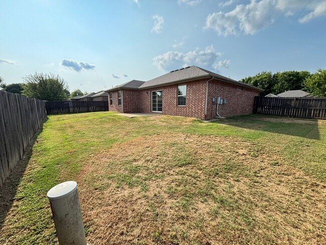 Building Photo - READY NOW! Your Future Home in Clabber Creek! Lawn Maintenance Included!