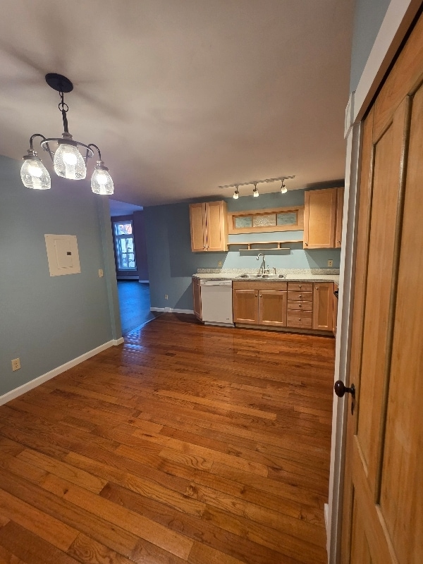 Building Photo - 296 Main St