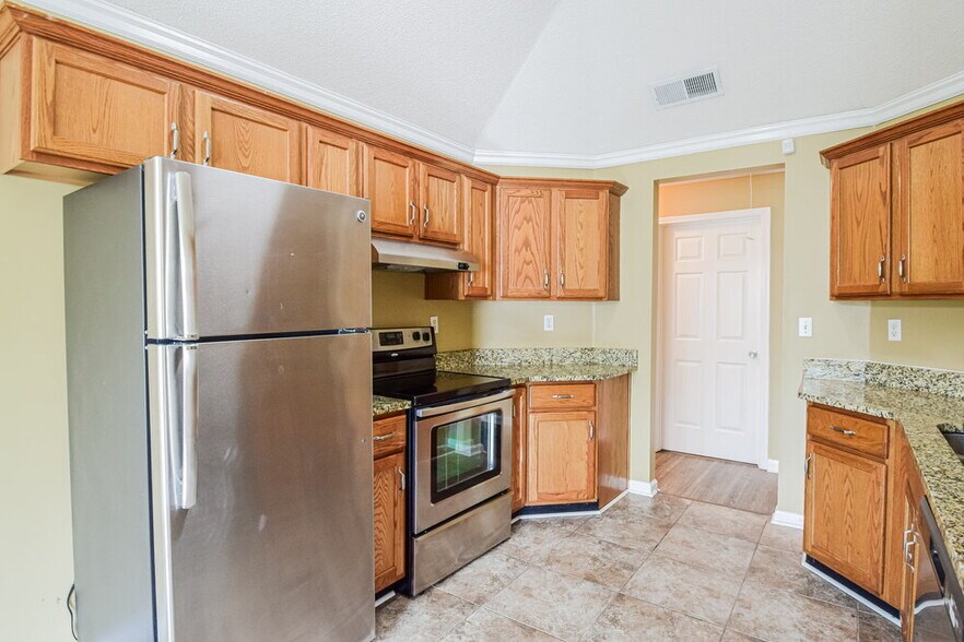 Building Photo - 430 N Ericson Rd