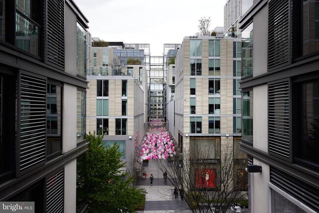 Building Photo - 925 H St NW