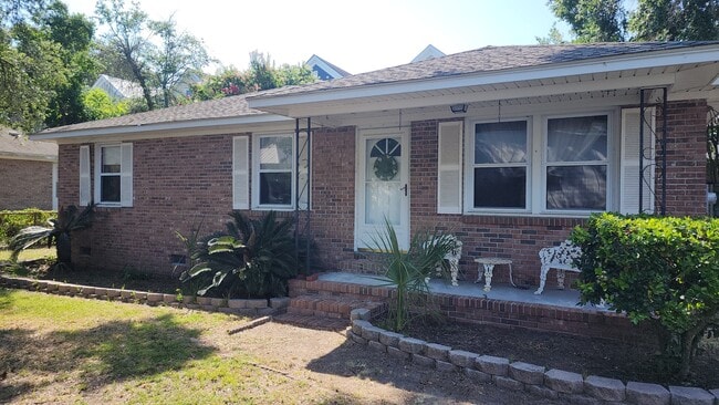 Building Photo - 110 May Ln