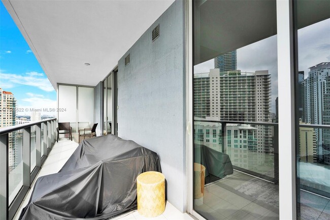 Building Photo - 1300 Brickell Bay Dr