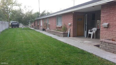 Building Photo - Yale 5-Plex