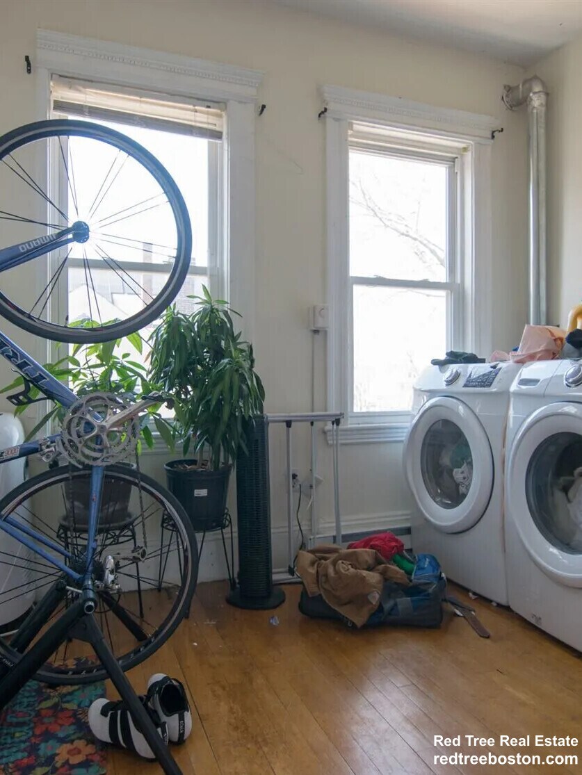 Building Photo - 231 Harvard St