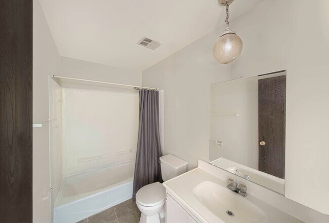 Building Photo - 1531 E Winslowe Dr