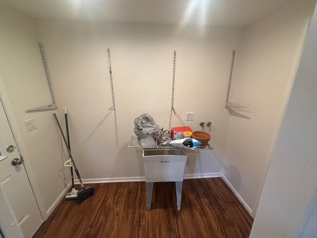 Building Photo - 379 Roberts Ave