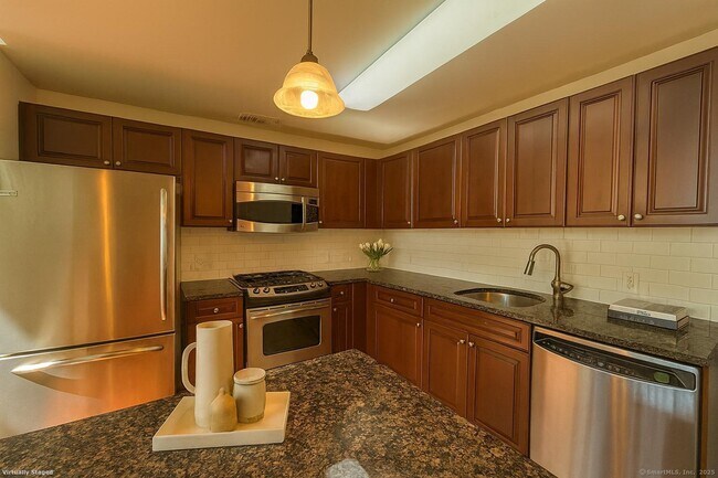 Building Photo - 850 E Main St