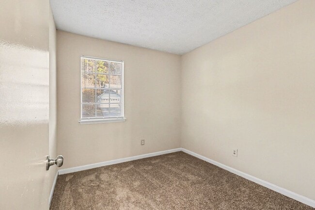 Building Photo - 3 Bedroom 2 Bath House