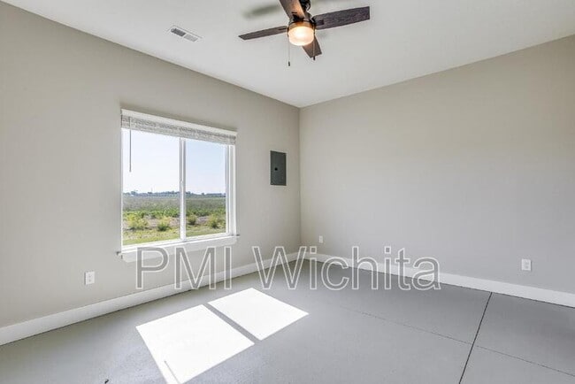 Building Photo - 5238 N Cypress St
