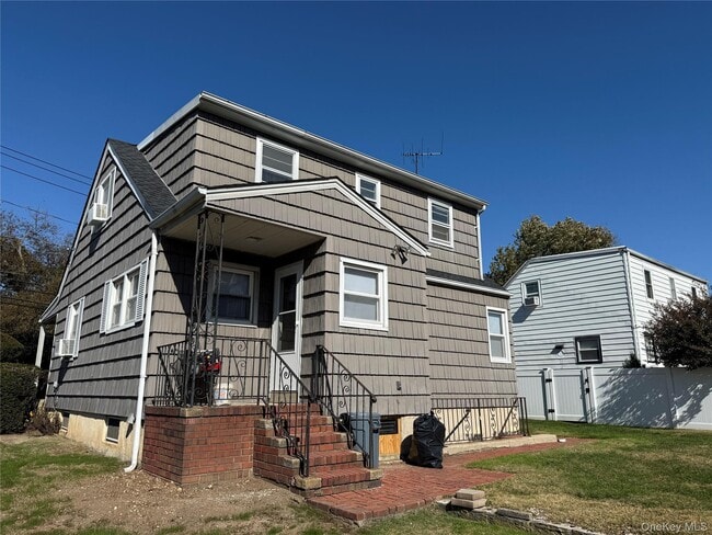 Primary Photo - 273 Mott Ave