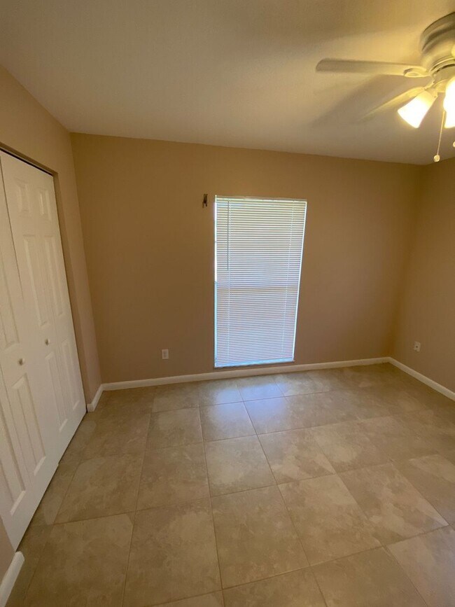 Building Photo - Ready for you to move in!!