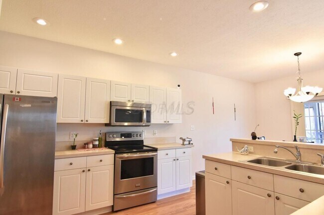 Building Photo - 674 Spring Valley Dr