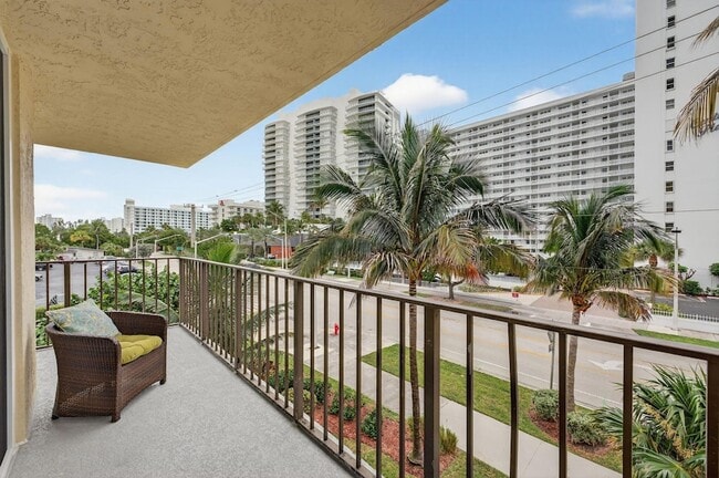 Building Photo - 1009 N Ocean Blvd