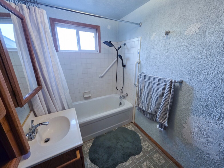 Building Photo - 4467 W 49th S