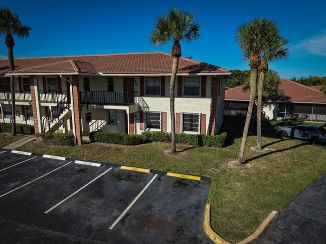 Building Photo - 9937 Three Lakes Cir
