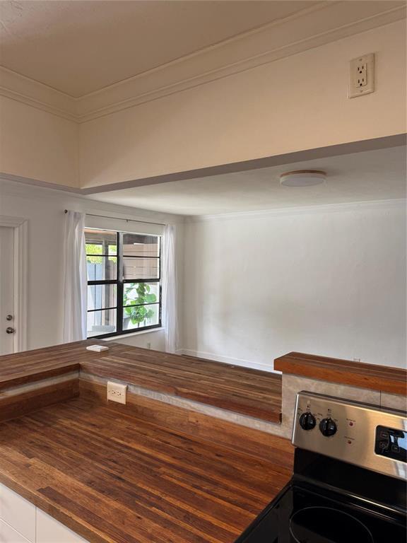 Building Photo - 520 NE 58th St