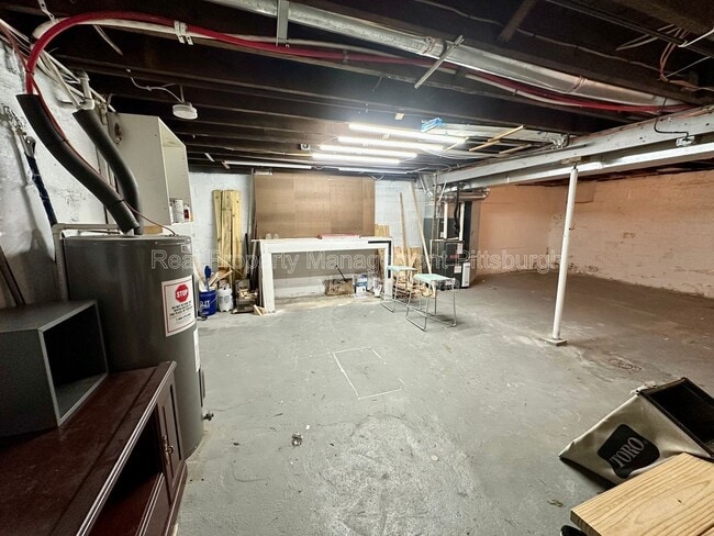 Building Photo - 1112 Kelton Ave
