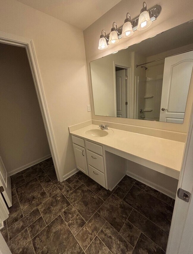 Building Photo - 3BR/2.5BA Home for Rent in Eastwood for Re...